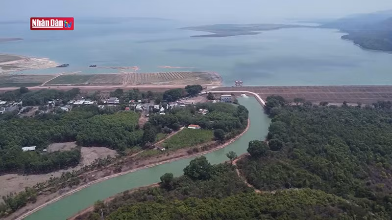 Это крупнейший искусственный ирригационный проект в Юго-Восточной Азии.