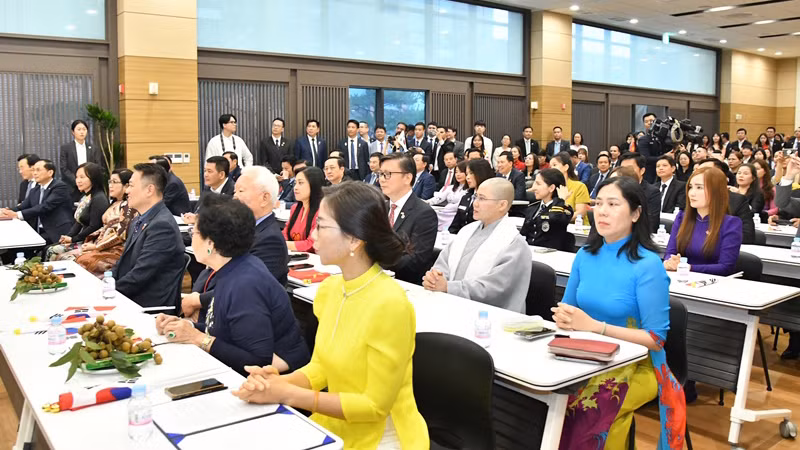 Представители местной вьетнамской диаспоры на встрече