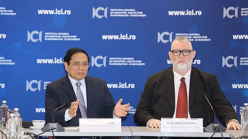 Премьер-министр Фам Минь Тьинь на встрече с руководством ICI. Фото: ВИА