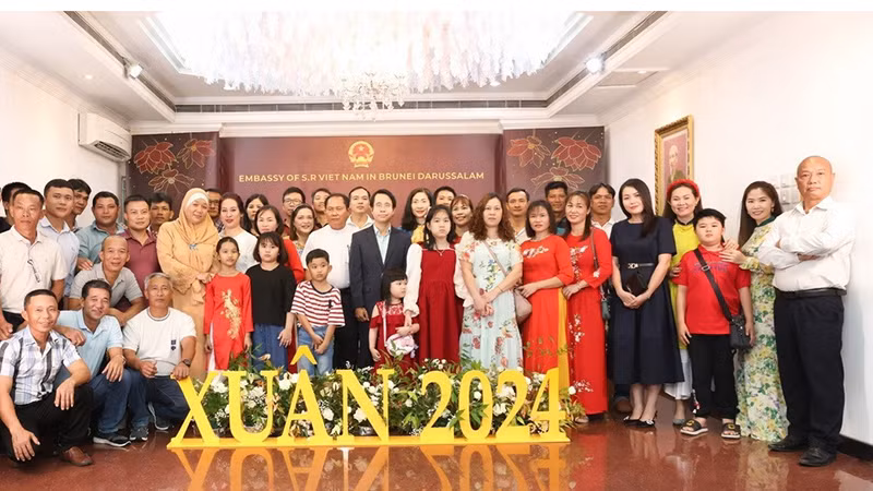 Вьетнамцы в Брунее встречаются по случаю Тэта.