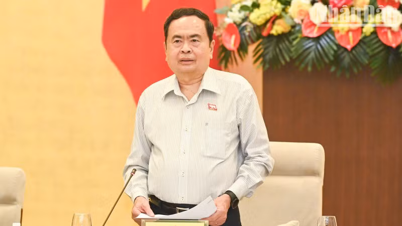 Председатель НС Чан Тхань Ман выступает на заседании. Фото: Зюи Линь 