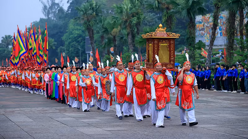 Церемония воскурения благовоний в память о королях Хунгах является главным мероприятием в рамках фестиваля храма королей Хунгов. Фото: VGP