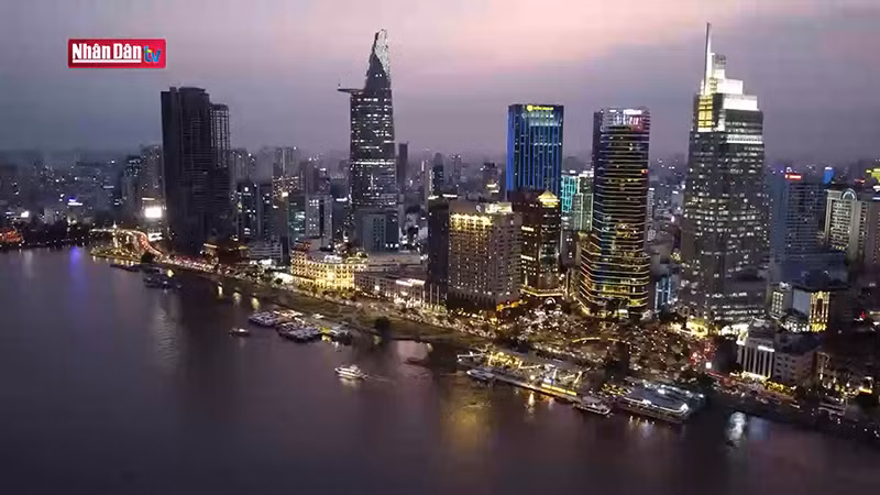 Культурно-исторические сооружения, расположенные на берегу реки Сайгон.