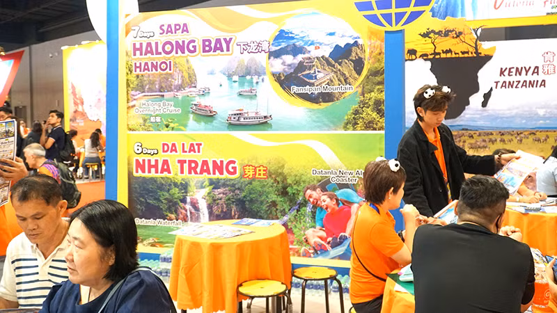 Знаменитые туристические направления Вьетнама представлены на ярмарке. Фото: ВИА 