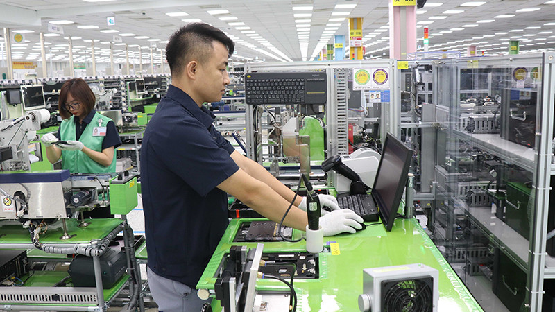Рабочие компании Samsung Electronics Vietnam в индустриальном парке Йенфонг провинции Бакнинь. Фото: ВИА