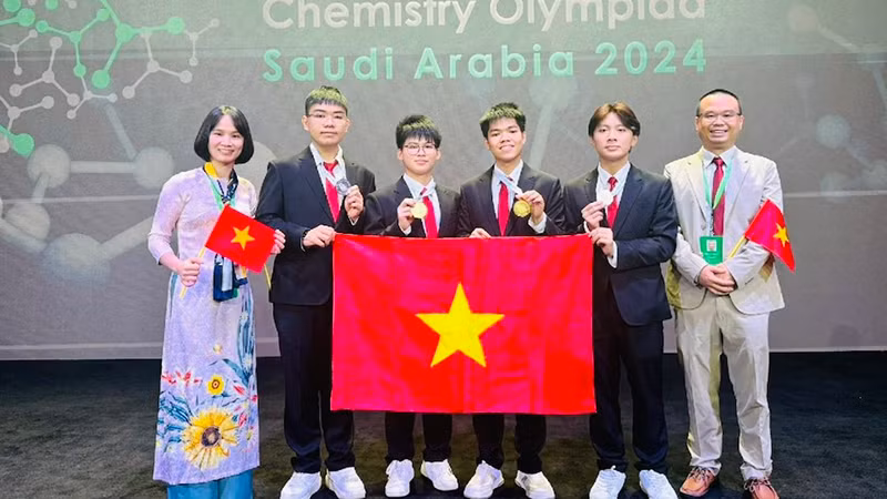 Делегация Вьетнама на IChO 2024. 