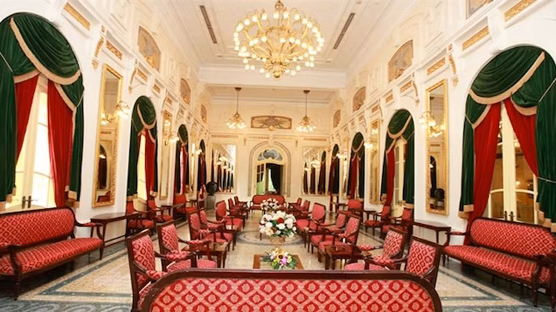 Зеркальный зал на втором этаже. Фото: hanoioperahouse.org.vn