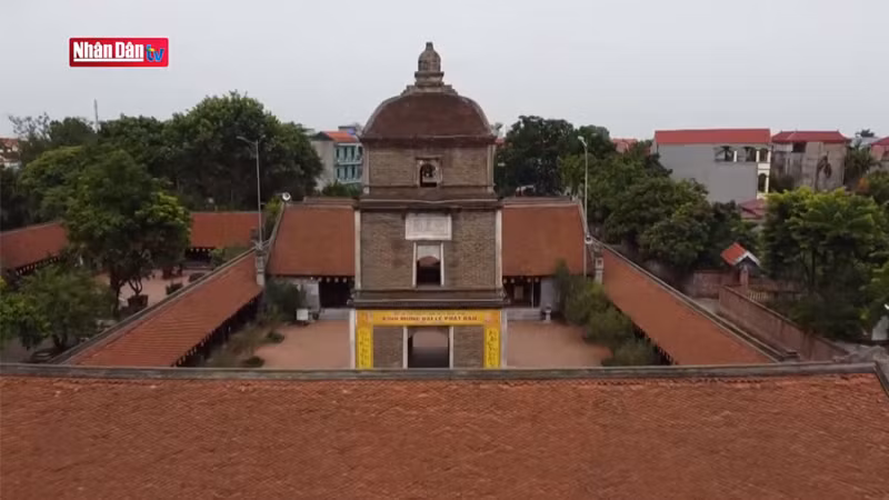Пагода Зау является старейшей пагодой Вьетнама и считается первым буддийским центром нашей страны.
