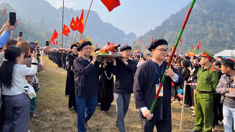 В тот же день в селении Болу общины Наммау уезда Бабэ провинции Баккан открылся фестиваль Лонгтонг Бабэ 2024 года. Это один из крупнейших традиционных весенних фестивалей Лонгтонг в северном горном регионе.