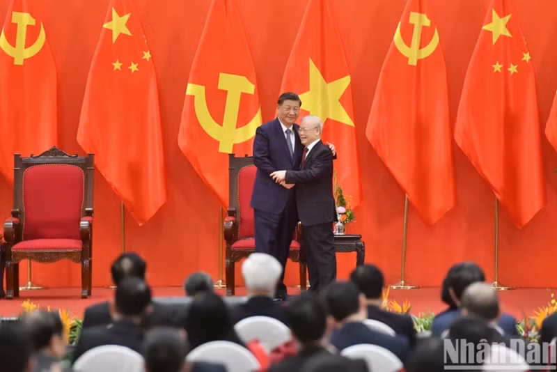 Генеральный секретарь ЦК КПВ Нгуен Фу Чонга и Генеральный секретарь ЦК КПК, Председатель КНР Си Цзиньпин. 