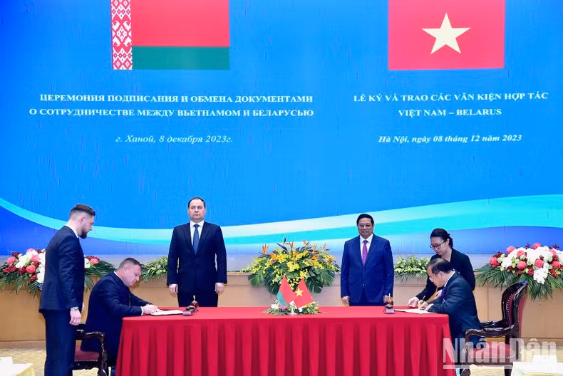 В присутствии двух Премьер-министров состоялась церемония подписания документов о сотрудничестве. В присутствии двух Премьер-министров состоялась церемония подписания документов о сотрудничестве.