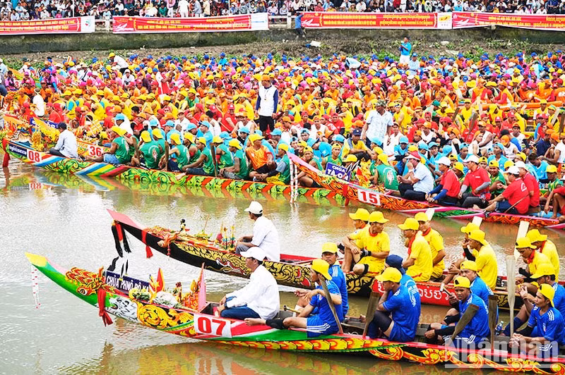Мероприятие проходило в рамках серии мероприятий фестиваля «Ок Ом Бок» – Гонки на лодках Нго в провинции Шокчанг. Фото: Нгуен Фонг