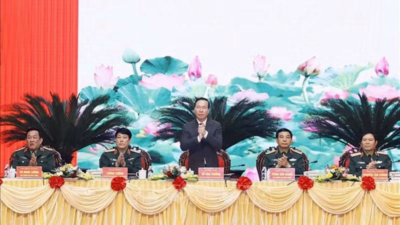 Президент Во Ван Тхыонг выступает с речью.