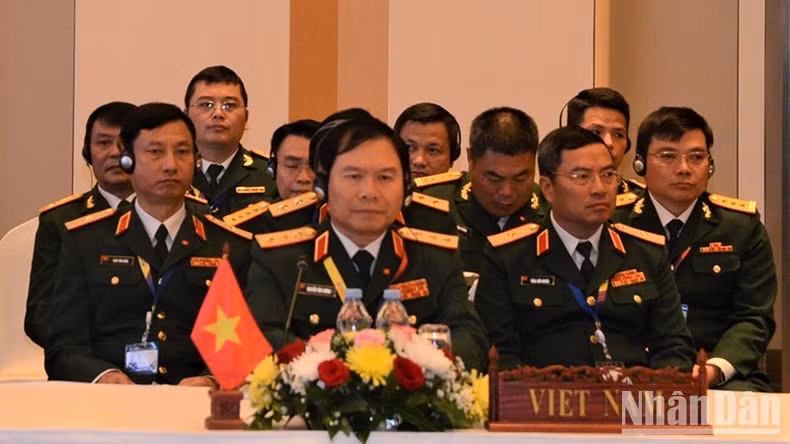 Генерал-полковник Нгуен Тан Кыонг во главе делегации Вьетнама на совещании. Фото: Хай Тиен