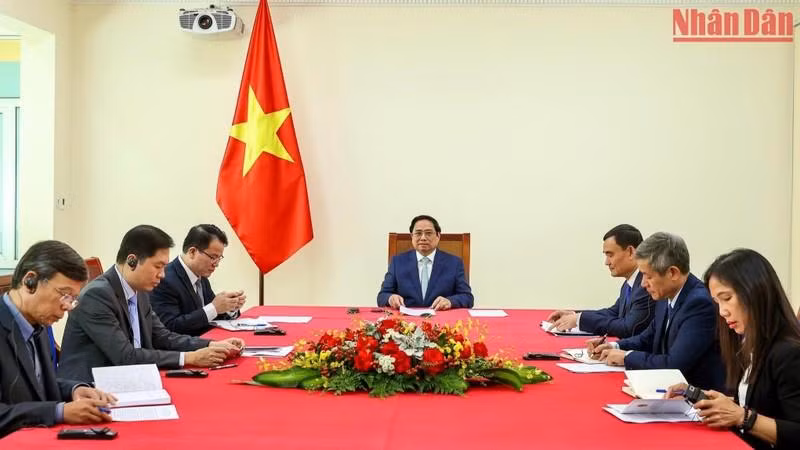 Общий вид телефонного разговора с вьетнамской стороны. Фото: Чан Хай