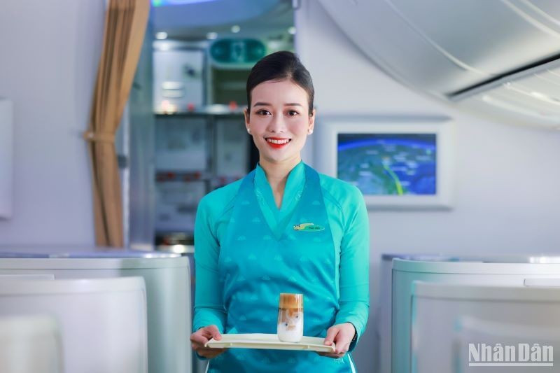 Vietnam Airlines гордится тем, что продвигает вкус вьетнамского кофе, способствует распространению культуры и продуктов Вьетнама в мире.