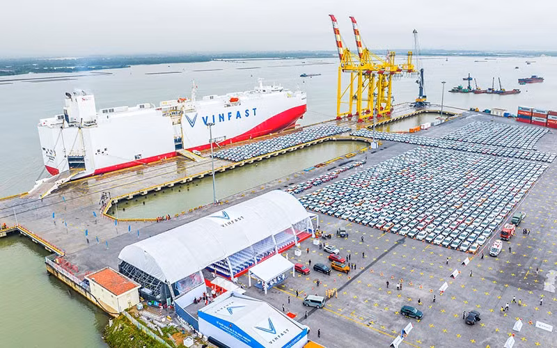 Электромобили VinFast в порту Хайфон. Фото: Кхань Ан