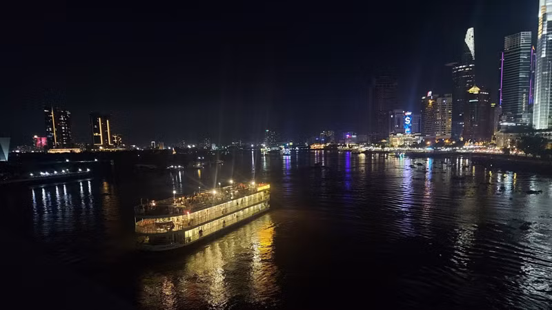 Ночной тур по реке Сайгон. Фото: vov.vn