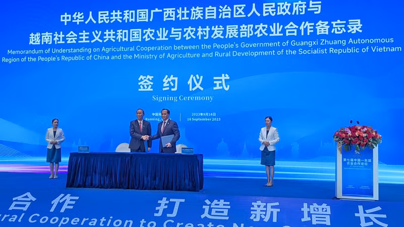 Общий вид церемонии подписания документа о сотрудничестве в области сельского хозяйства. Фото: nongnghiep.vn