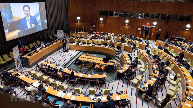 Министр Буй Тхань Шон выступает на совещании по подготовке к Саммиту будущего. Фото: ВИА 