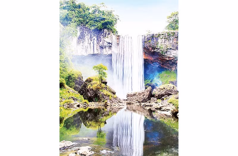 Поэтический водопад К50 во Всемирном биосферном заповеднике Конханынг.