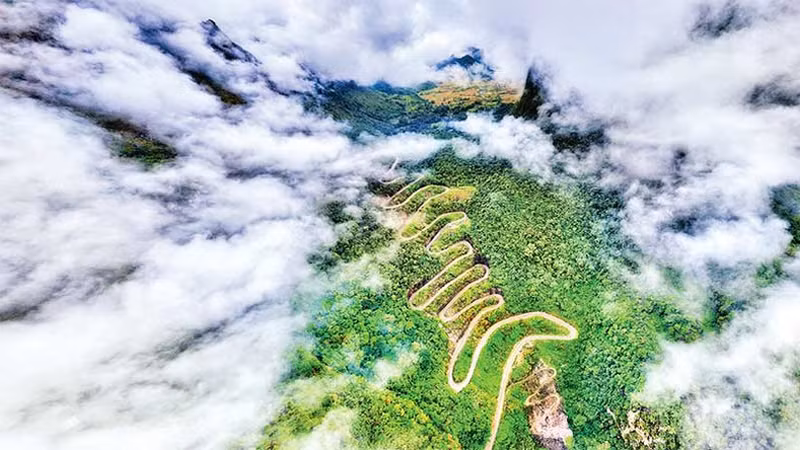 Перевал с 14 крутыми склонами в общине Суанчыонг уезда Баолак. Фото: Ву Мань Кыонг