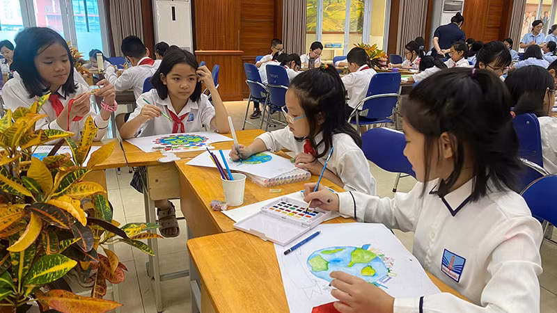 Школьники г. Ханоя участвуют в конкурсе.