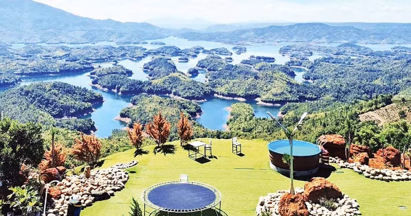 6 тыс. гектаров водного зеркала и более 37 разноразмерных островов озера Тадунг формируют очаровательную картину.