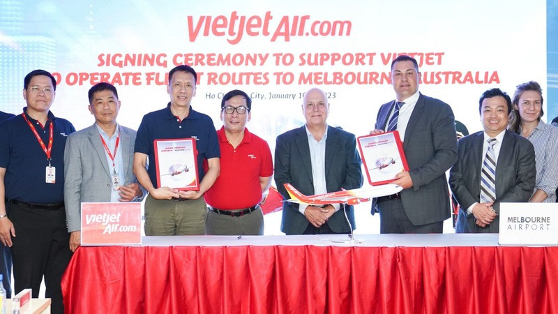 Церемония подписания документа о поддержке Vietjet в открытии рейсов в Мельбурн. 