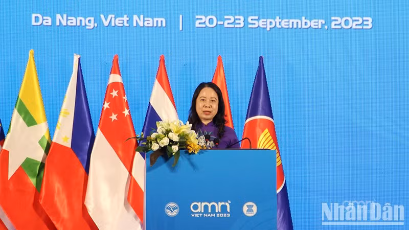 Вице-президент Вьетнама Во Тхи Ань Суан выступает на открытии AMRI-16.