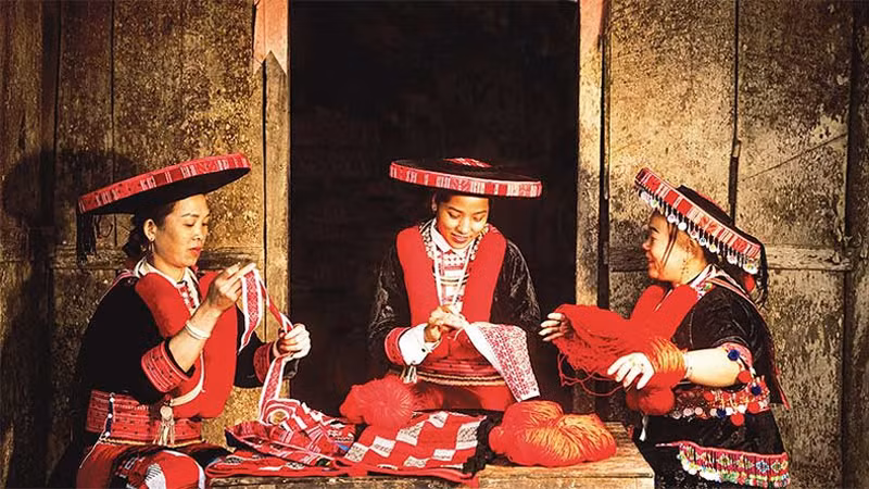 Вышивка – традиционное ремесло представителей народности Зао в провинции Каобанг. Фото: Ха Хыу Дык