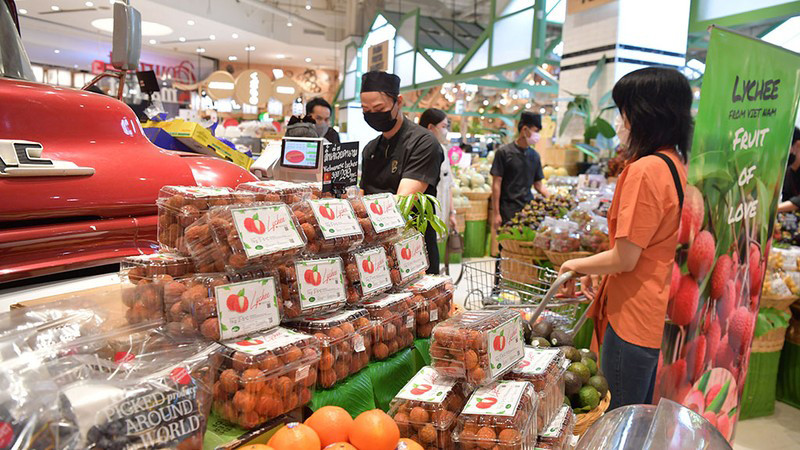 Личи из Вьетнама продают в торговым центре Siam Paragon в столице Таиланда. 
