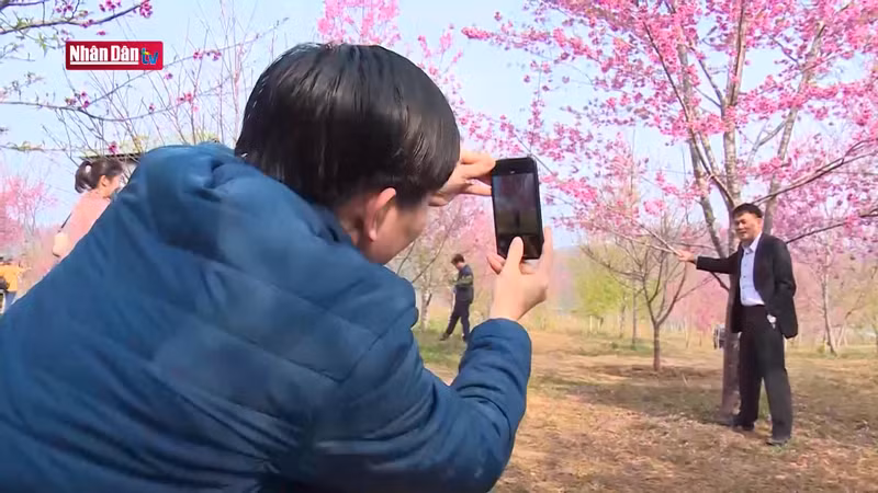 Озеро каждый сезон приносит гостям новые и интересные впечатления.