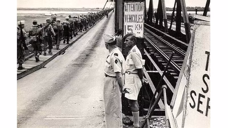 Французские солдаты отступили из Ханоя в 1954 году. Архивное фото