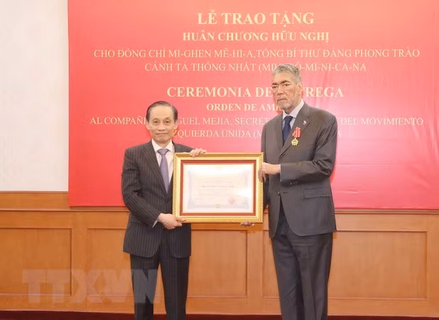 Церемония вручения Ордена Дружбы Генеральному секретарю партии MIU. Фото: ВИА