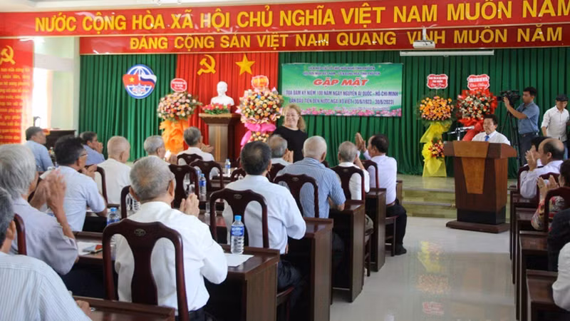 Общий вид беседы.