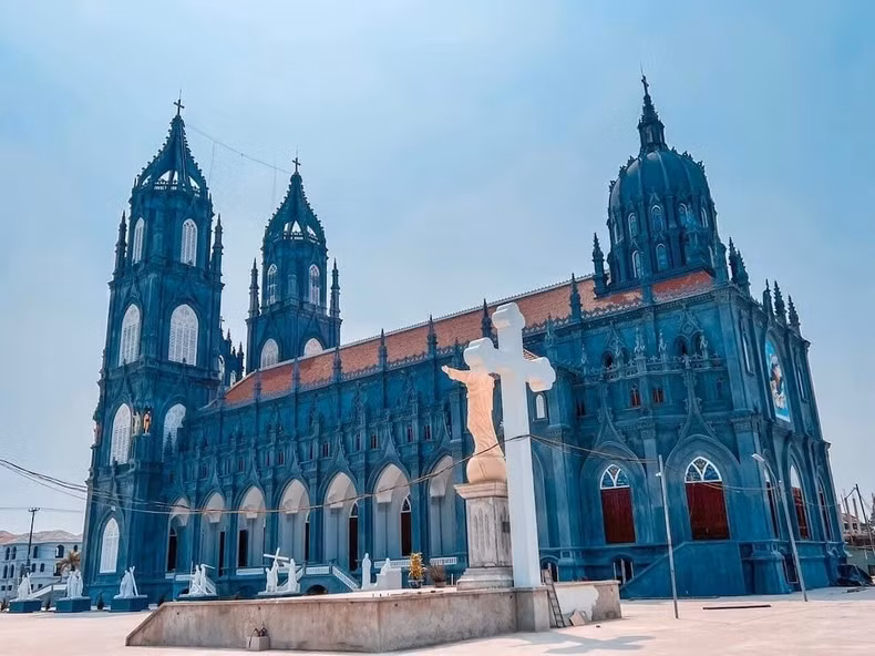 Церковь Чако имеет красивую архитектуру и является привлекательным туристическим направлением для отечественных и иностранных туристов, посещающих город Монгкай.