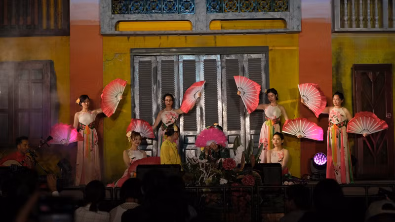 Художественный номер на открытии фестиваля. Фото: VOV