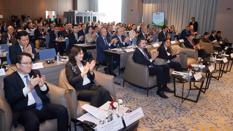 Участники форума. Фото: quochoi.vn