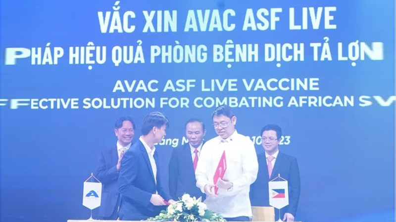Церемония подписания соглашений о сотрудничестве по экспорту вакцины «AVAC ASF LIVE».