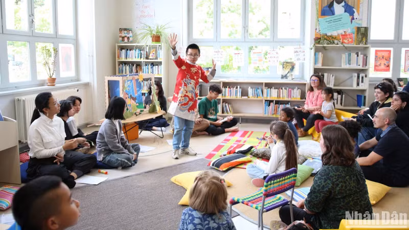 Пространство для знакомства и изучения вьетнамского языка посредством рассказывания сказок в вьетнамско-французском двуязычном формате.