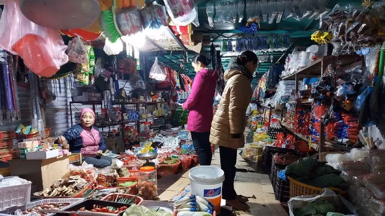 Лодочный рынок – уникальная особенность местного быта. Лодочный рынок – уникальная особенность местного быта.