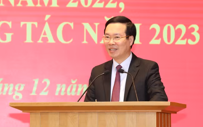 Товарищ Во Ван Тхыонг выступает на конференции по подведению итогов работы Канцелярии ЦК КПВ. Фото: ВИА