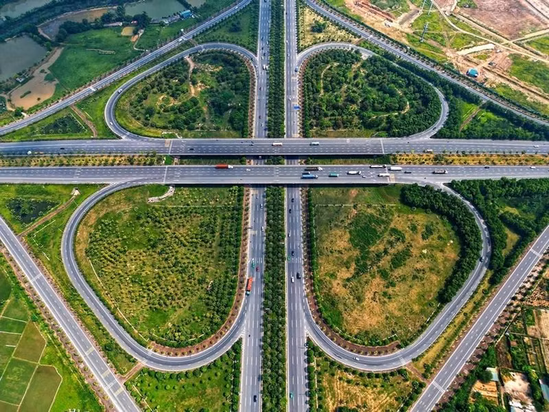 Увеличение озелененного пространства в городе помогает снижать уровень пыли в воздухе и шума,... Увеличение озелененного пространства в городе помогает снижать уровень пыли в воздухе и шума,...