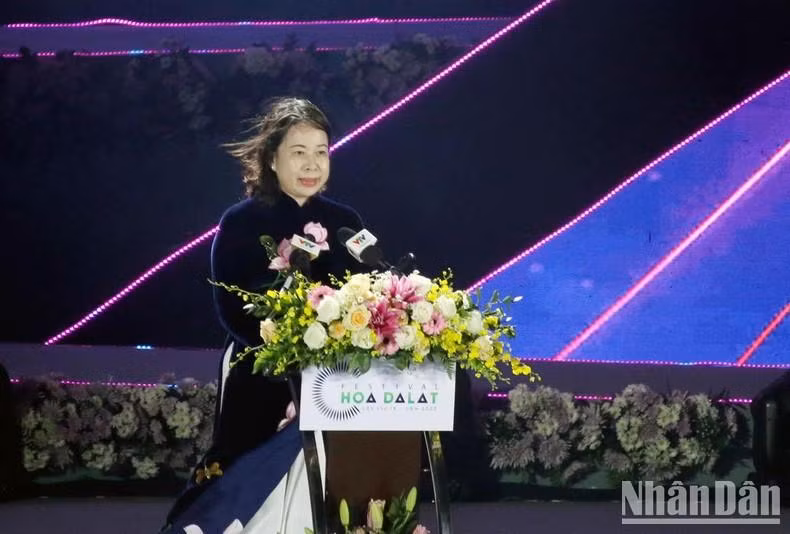 Вице-президент Во Тхи Ань Суан выступает на церемонии.