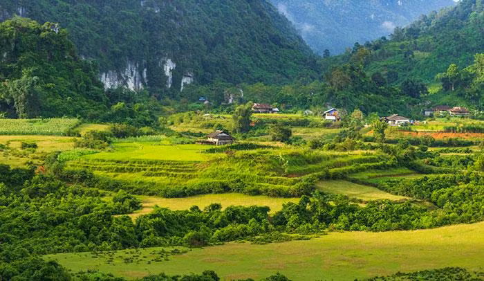 Долина расположена недалеко от населенных пунктов, сюда можно доехать на мотоцикле.