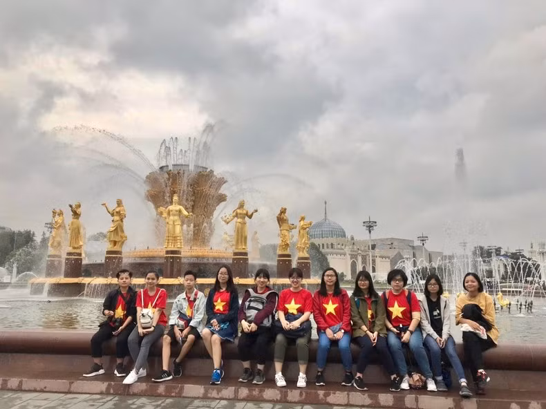 Вьетнамские ученики посетили ВДНХ в 2019 году.