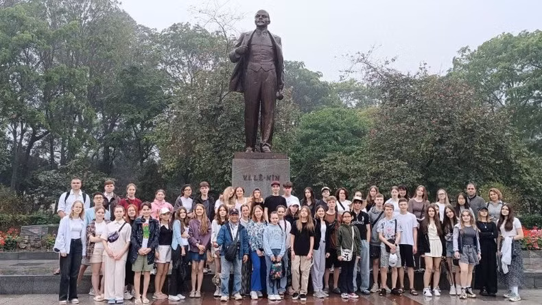 Ребята посещают парк Ленина