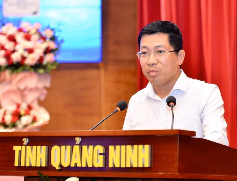 Начальник управления прессы при Министерстве информации и коммуникаций Лыу Динь Фук выступает с речью.