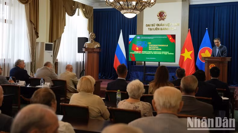 Посол Данг Минь Кхой выступает с речью на мероприятии. Фото: Суан Хынг